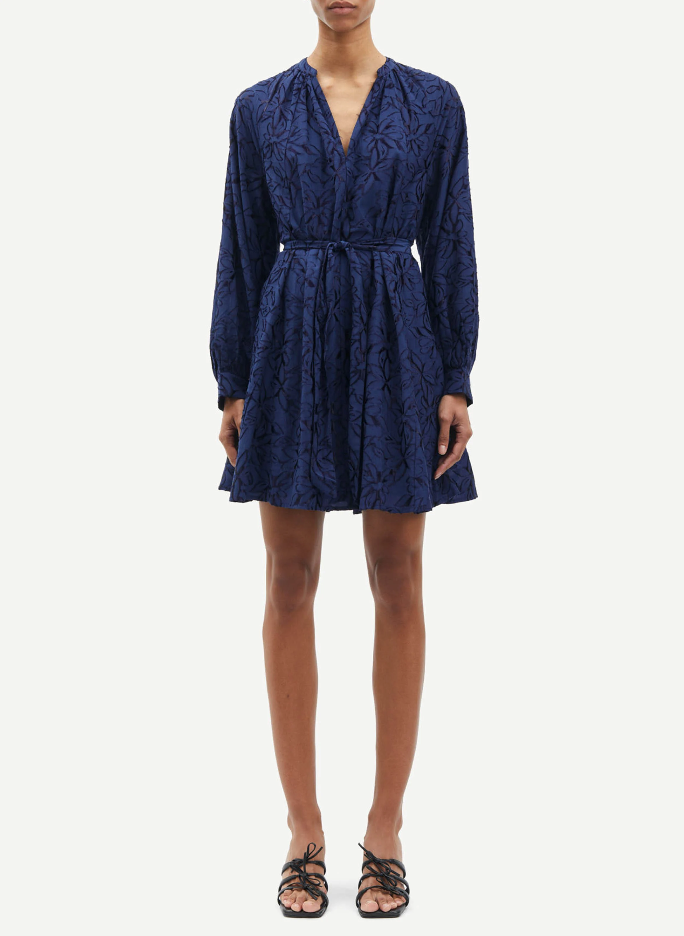 SAVERA - Robe courte ample col V en jacquard imprimé | Bleu