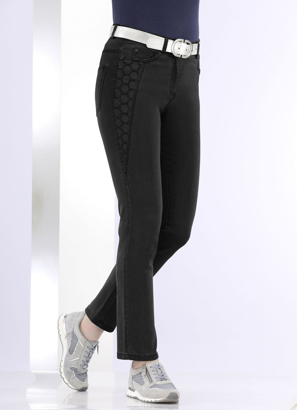 Jeans mit schöner Stickerei