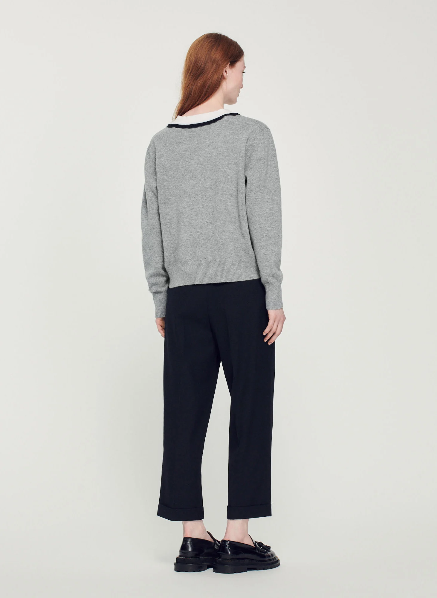 Pull col V contrasté en laine mélangée| Gris