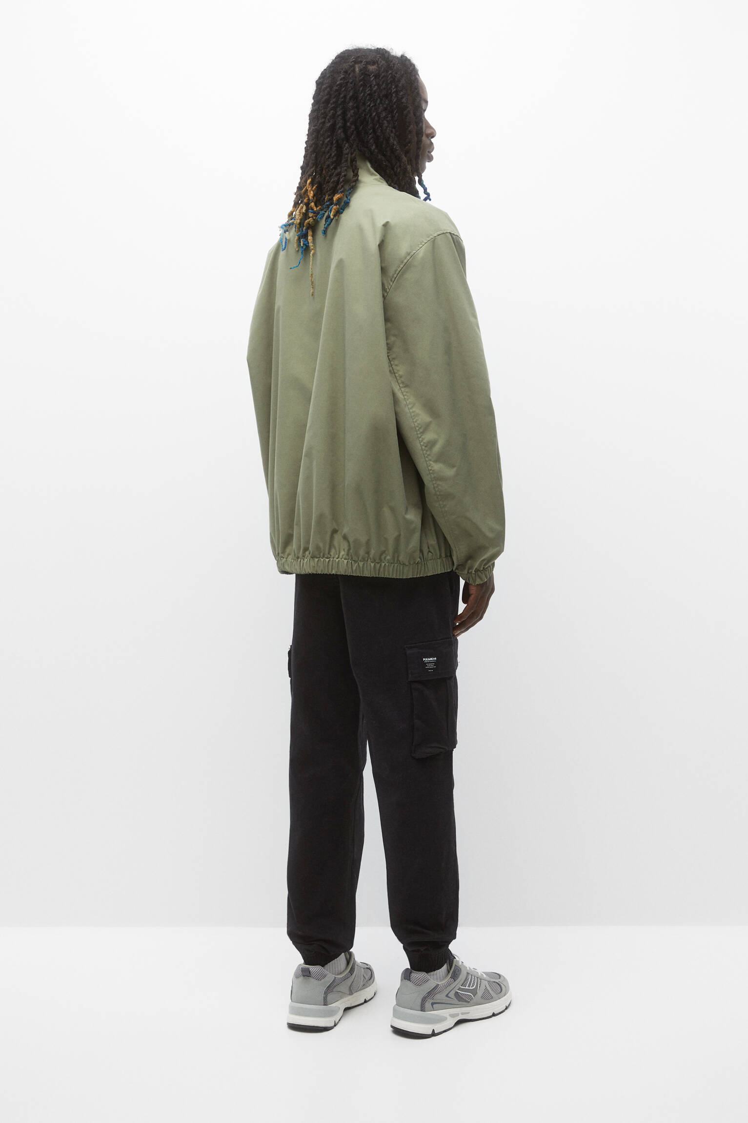 Calça jogger cargo básica - preta