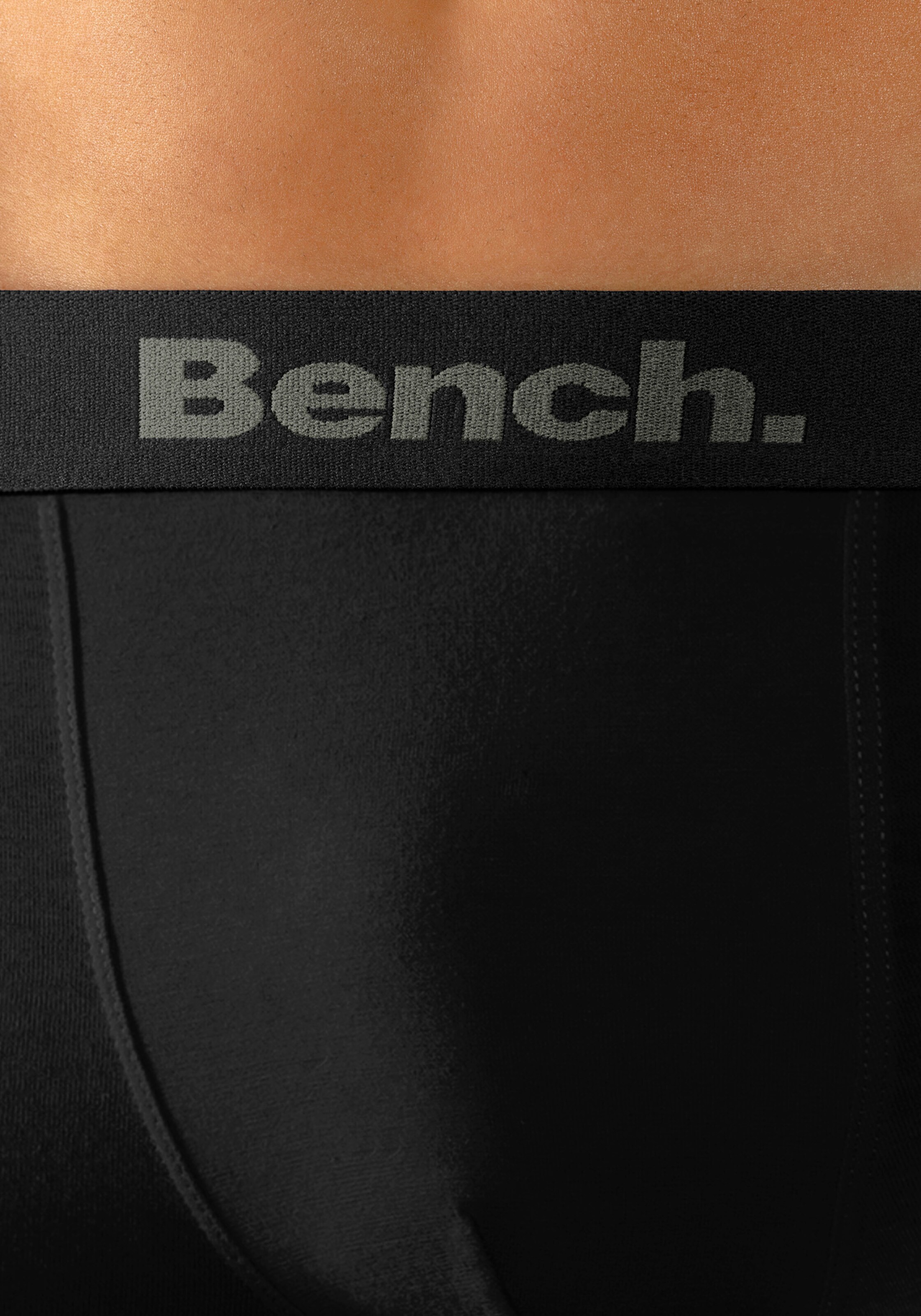 Bench. Boxer in schwarz