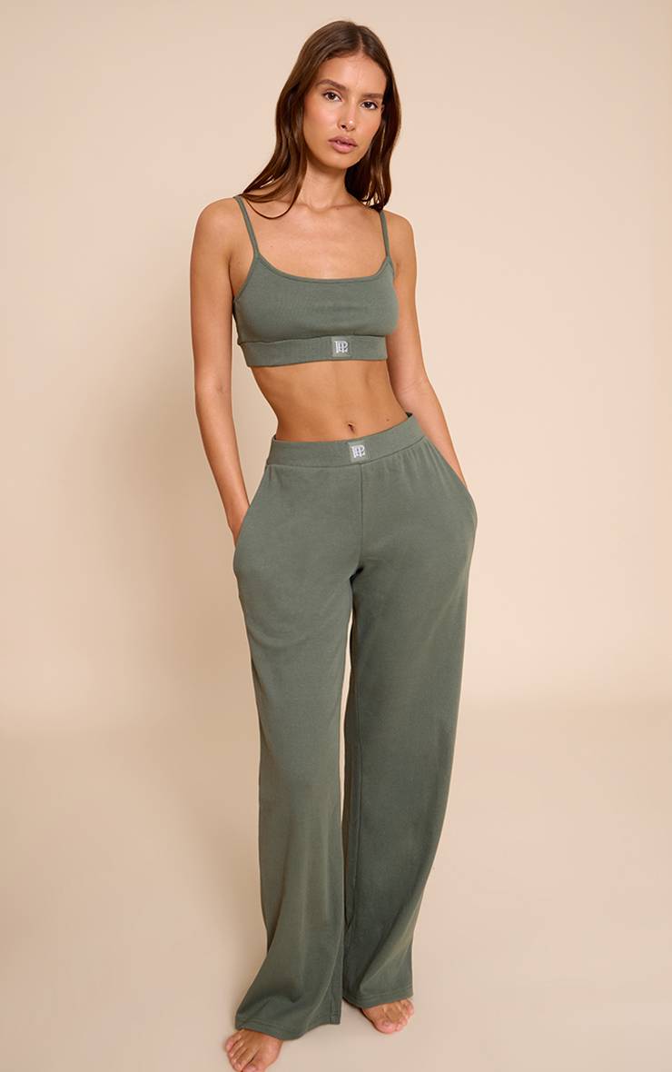 Vert Sauge Prettylittlething Brassière Côtelée De Nuit Avec Élastique Tonal