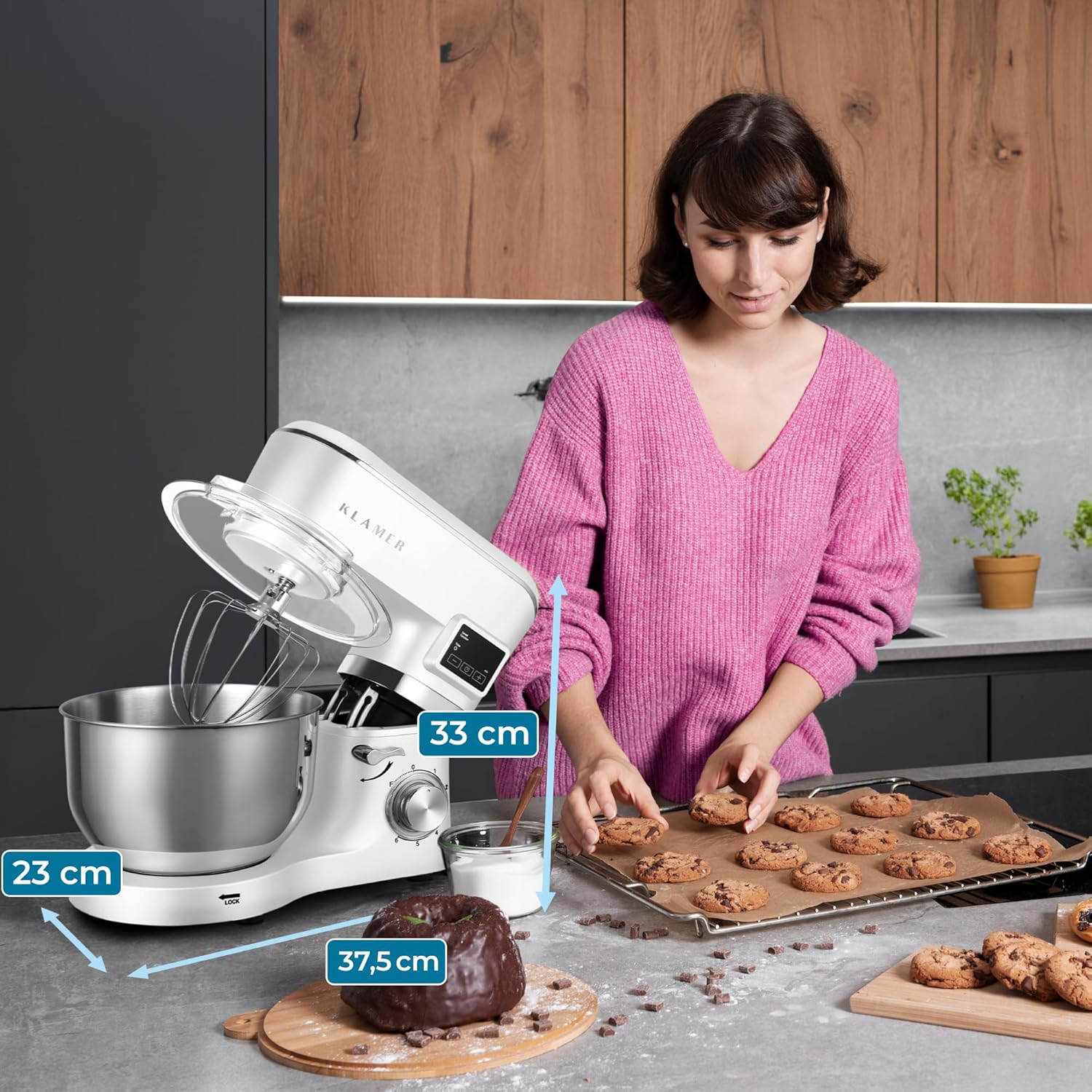 KLAMER Küchenmaschine Classic 1400 W – 5,5 L Rührschüssel aus Edelstahl, Knet-, Rühr- & Schneebesenaufsatz, Timer & LED-Display, stabile Saugnapffüße, ideal für Brot-, Kuchen- & Pizzateig