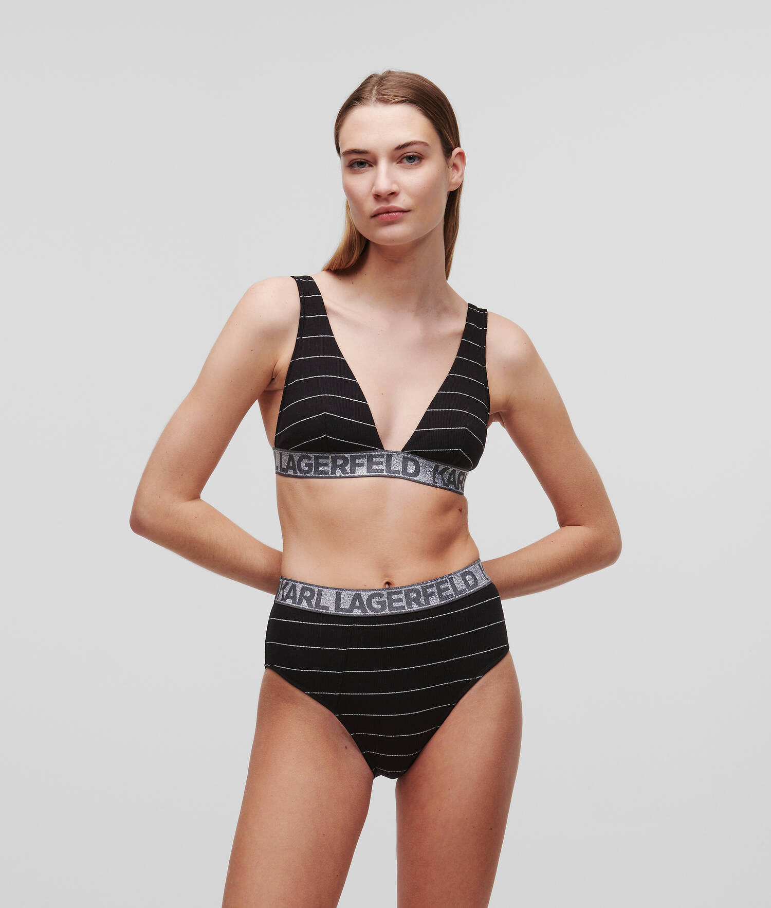 SOUTIEN-GORGE TRIANGLE AVEC LOGO KARL