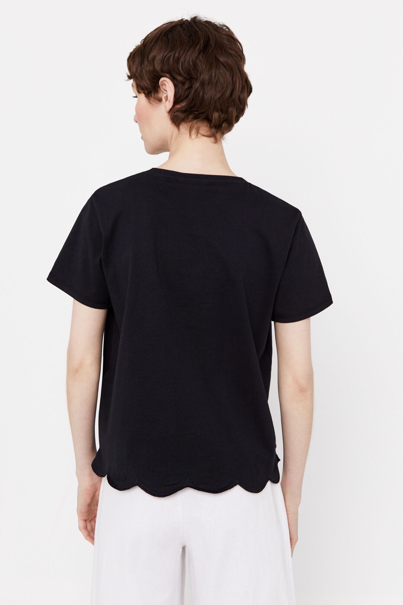 Camiseta bordada - Preta