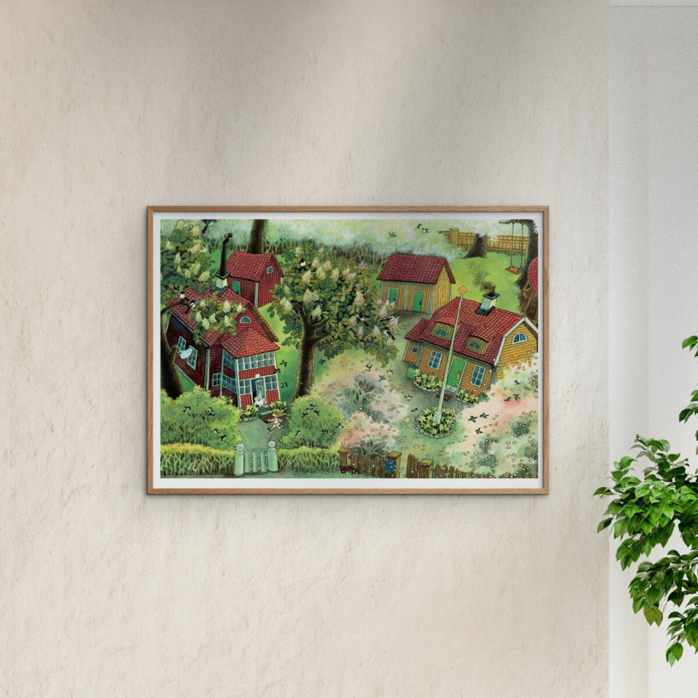Køb Poster & Frame Astrid Lindgren - Running In The Garden - Lotta On Troublemaker Street