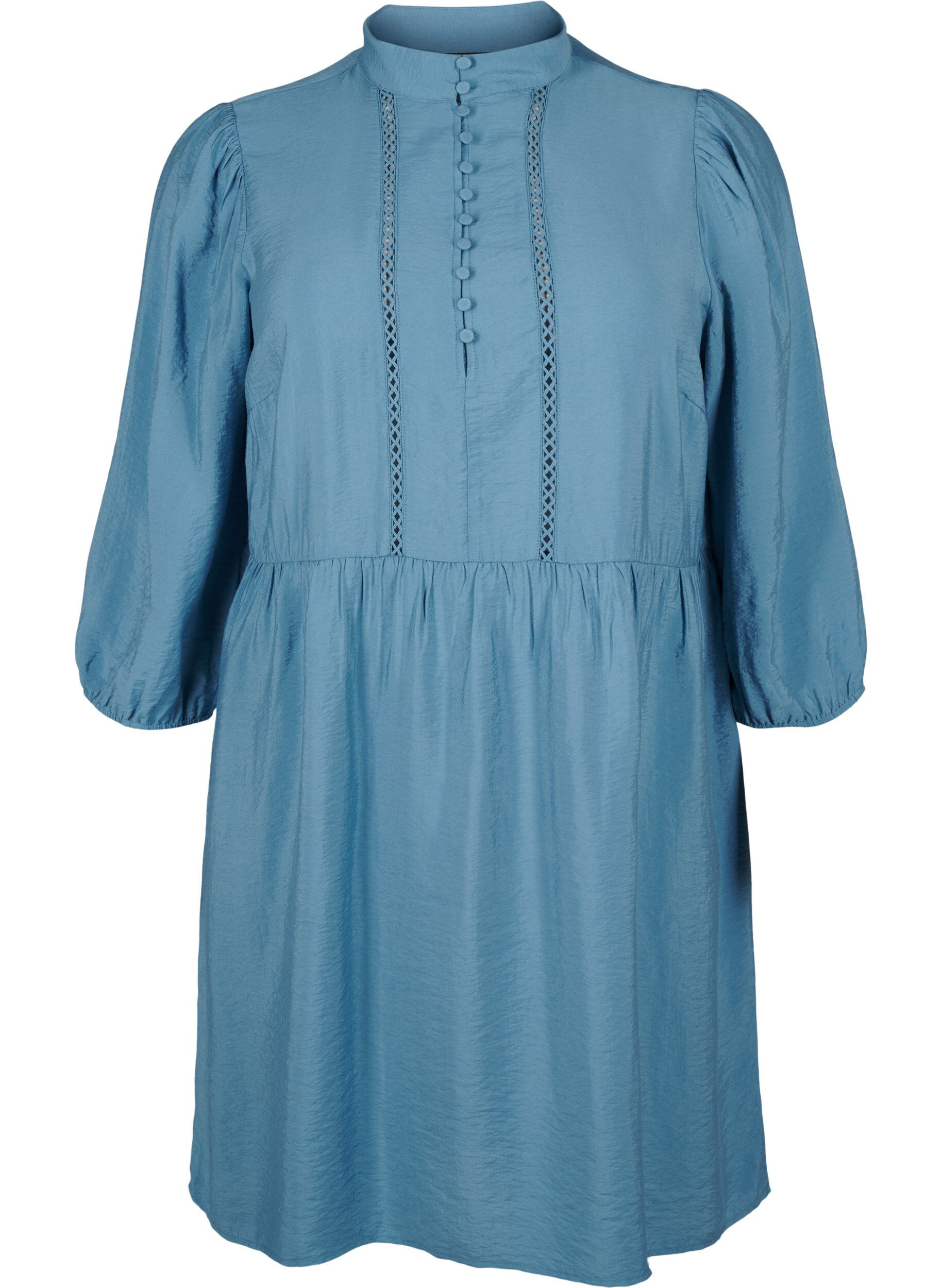 Knælang kjole med broderi og 3/4 ærmer