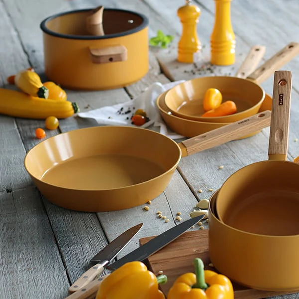 Poêle Ector induction aluminium revêtu manche en bois 24 cm jaune Ogo