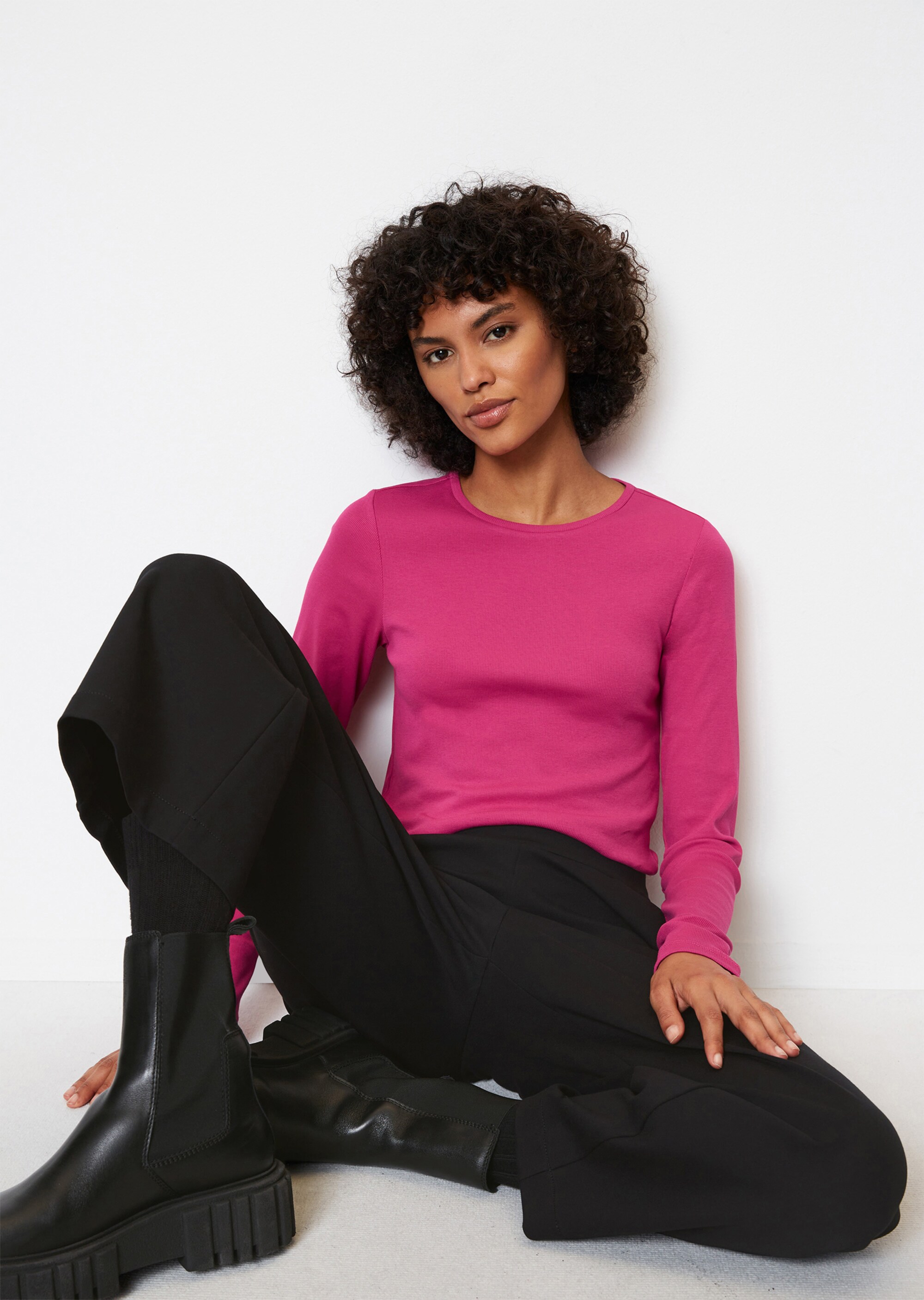 Rundhals-Longsleeve slim aus softem Feinripp-Jersey
