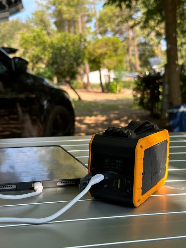 Xtorm 100W Rugged 40.000mAh lommelygte powerbank