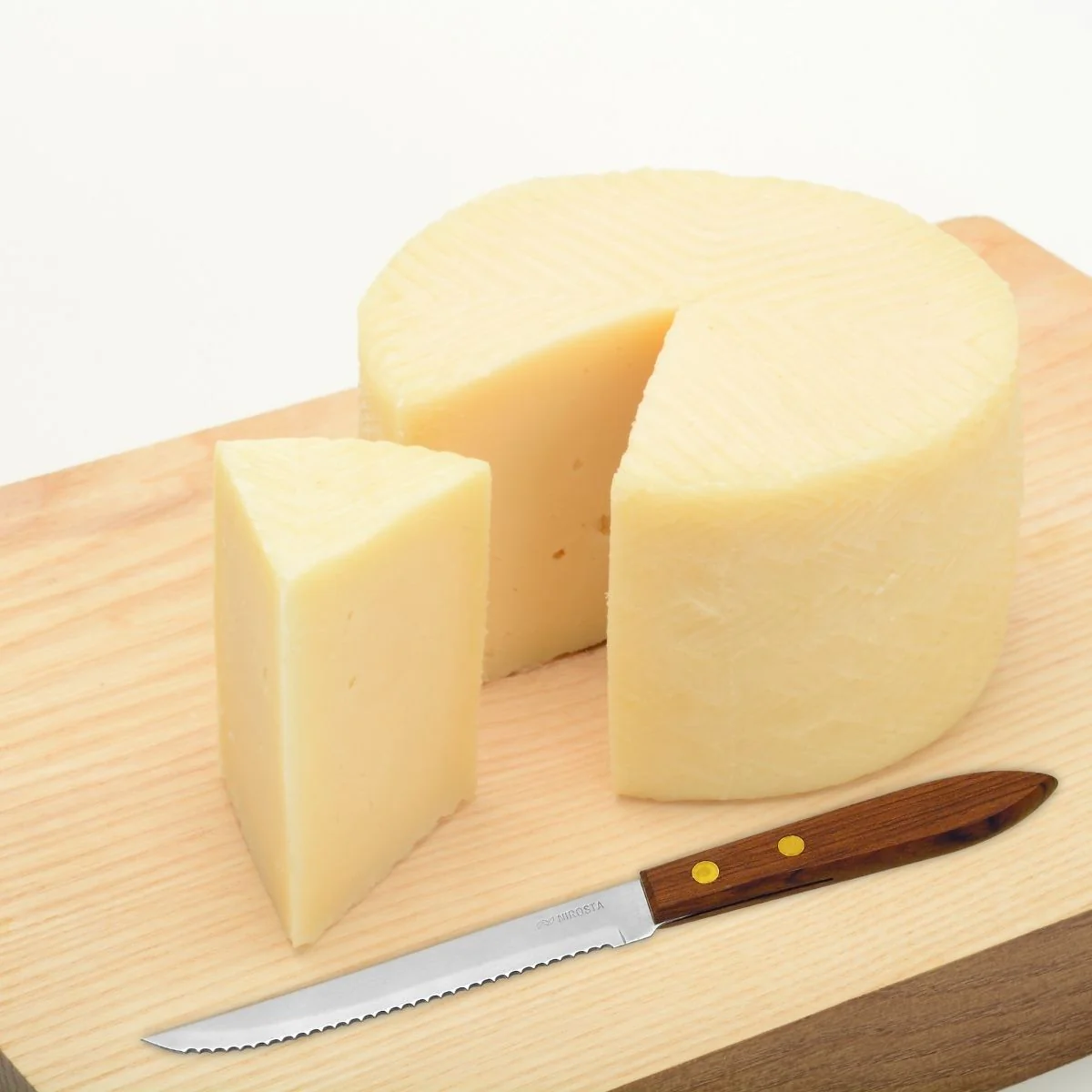 Petit couteau de cuisine avec manche en bois