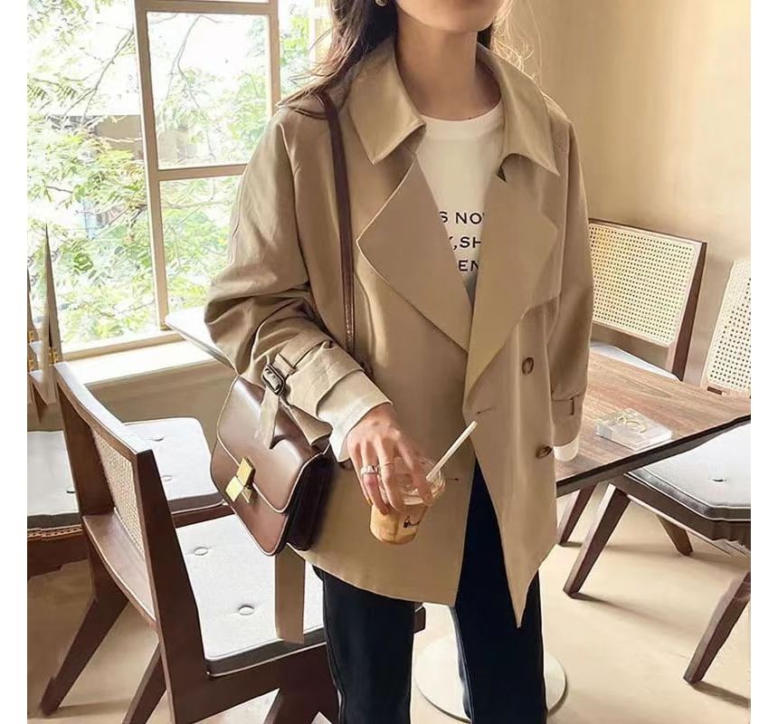 Everose - Effen trenchcoat met dubbele rij knopen