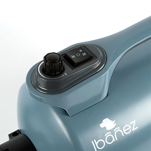 Secador ejetor profissional Ibanez Atlas para tosa de cães, com mangueira longa e extensível.