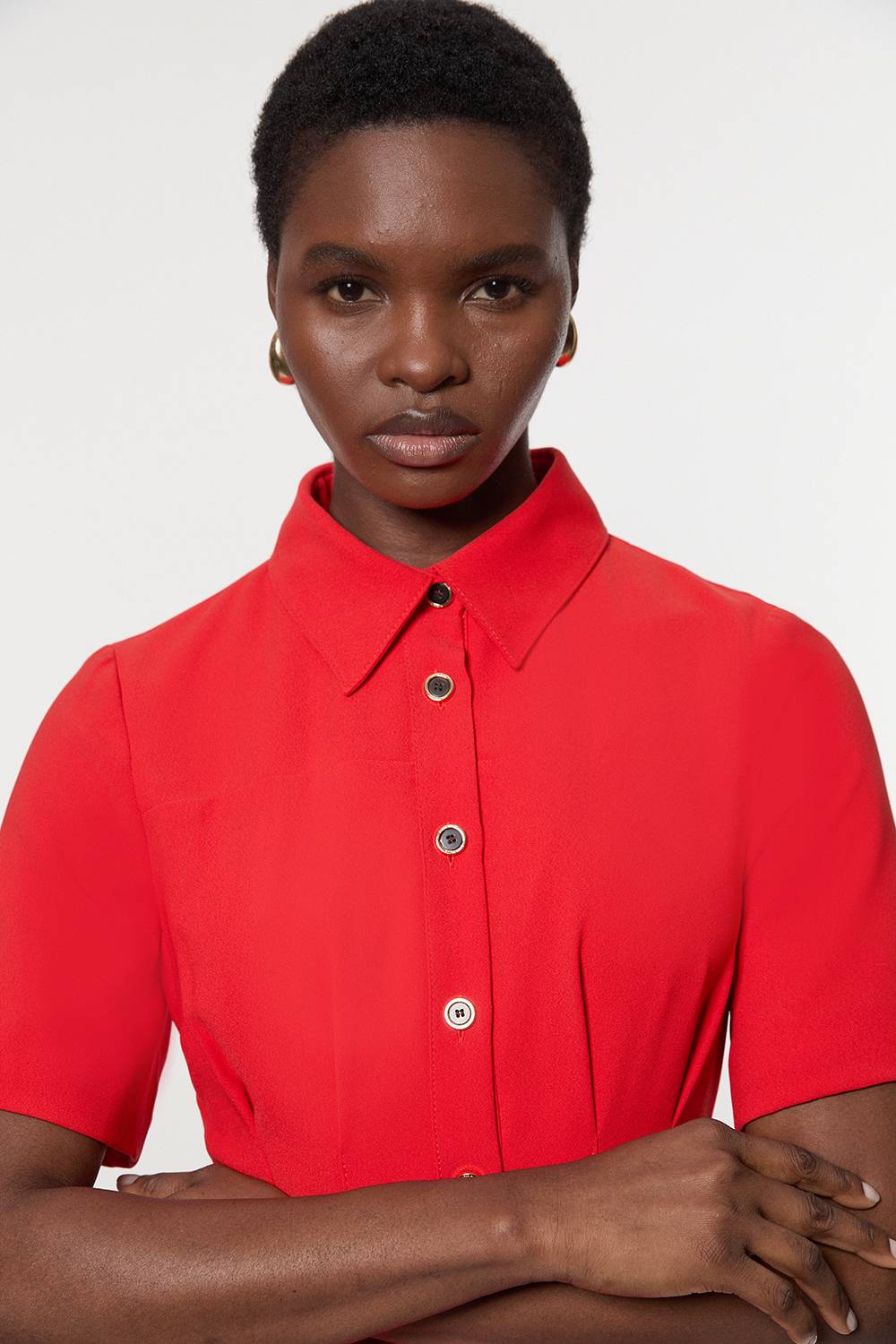 KarenMillen Robe chemise en crêpe ajustée à panneaux plissés