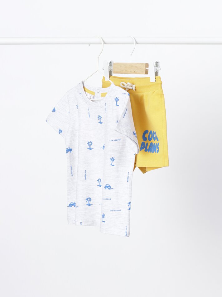 Conjunto de camiseta estampada e bermuda - Mostarda