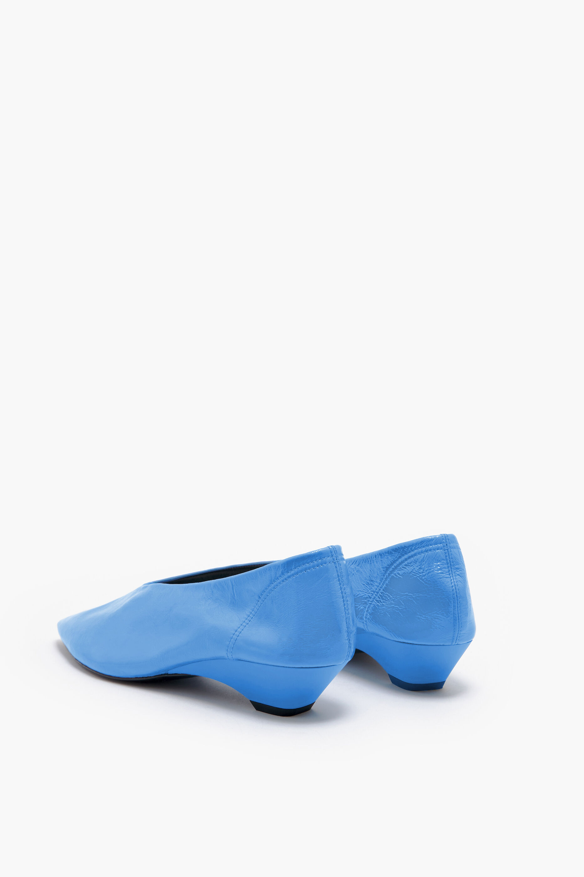 sapato de salto alto de couro azul