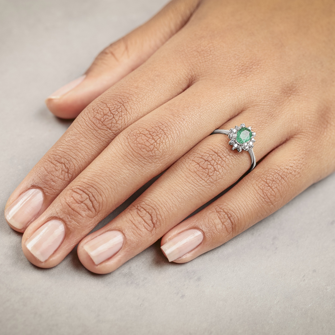 Damenring 750/18 K Weissgold mit Diamanten 0.22 ct H/si & Smaragd 0.62 ct