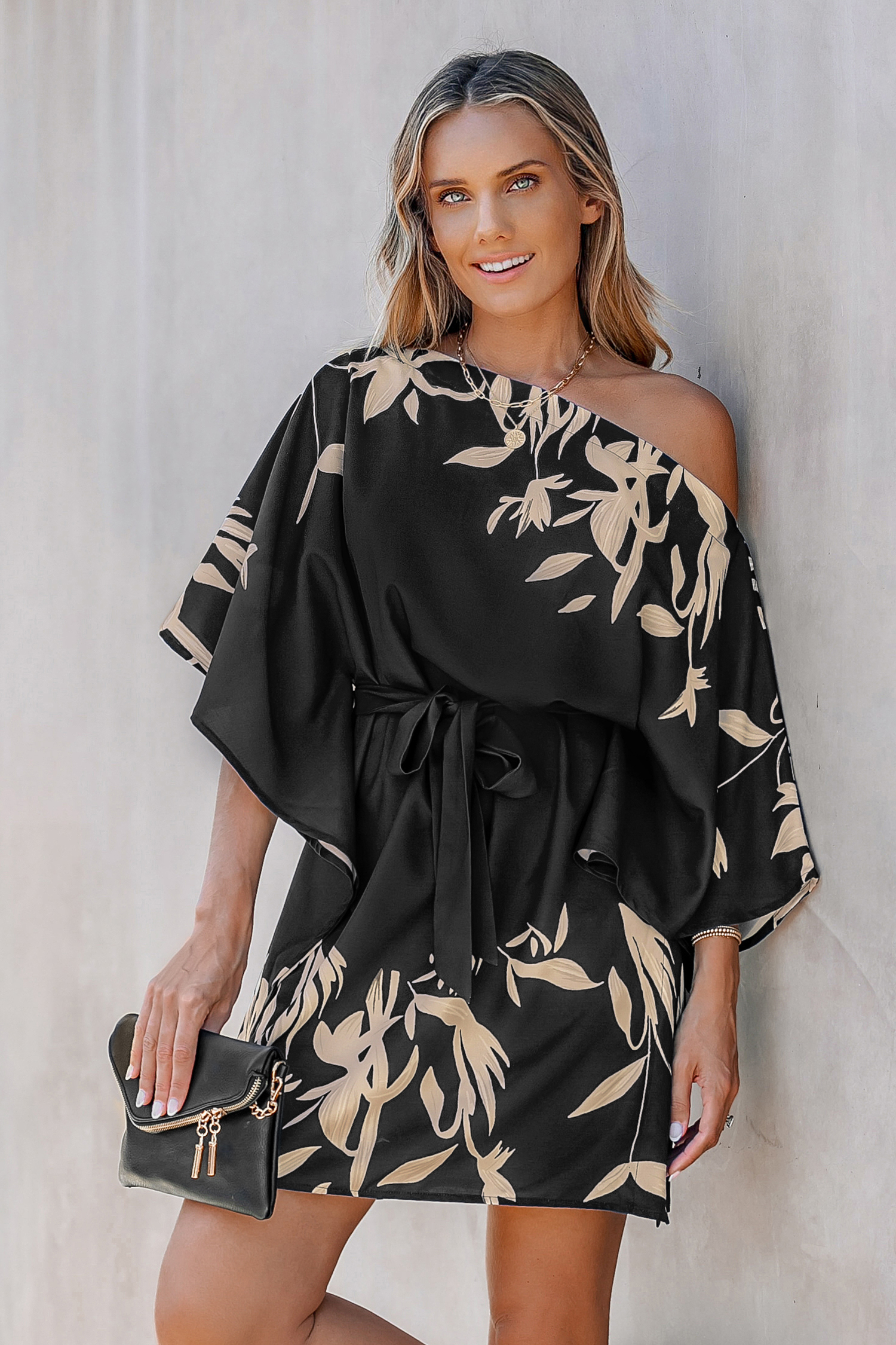 Robe à une épaule et imprimé floral avec ceinture