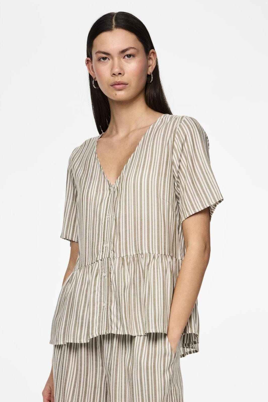 Pieces Pcalvina Ss Button Down Top 4472372 laurel oak cloud dancer