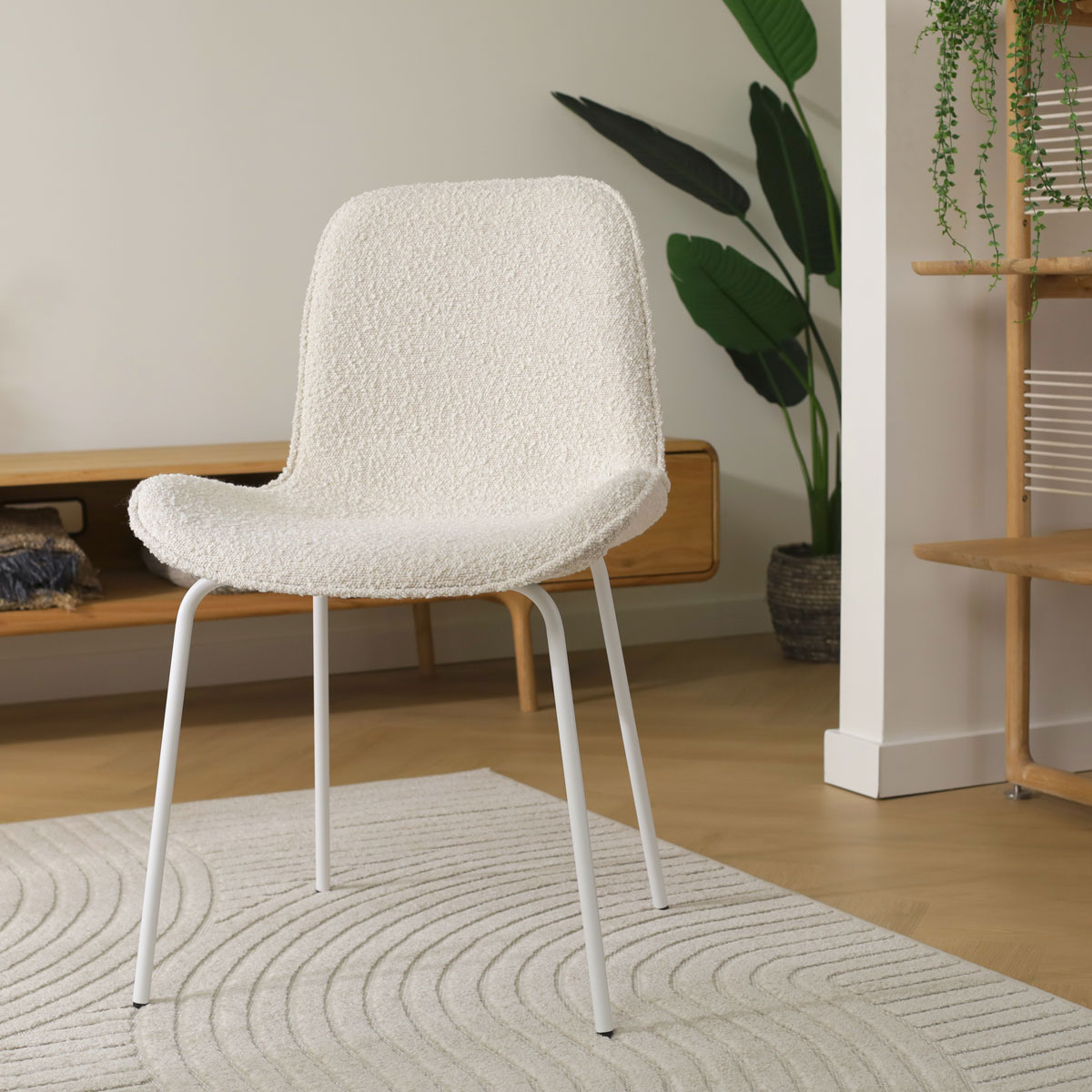Eetkamerstoel Nora-Fé bouclé beige - wit onderstel