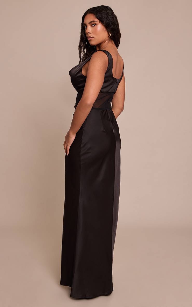 Noir Robe Longue Moulante Shape En Satin Avec Empiècements En Résille Et Col Bénitier