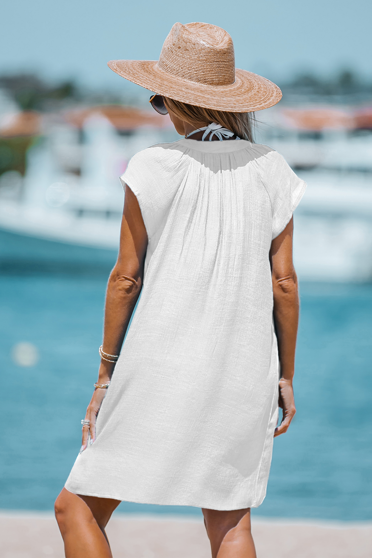 Robe mini cover up à manches courtes et col en V blanche