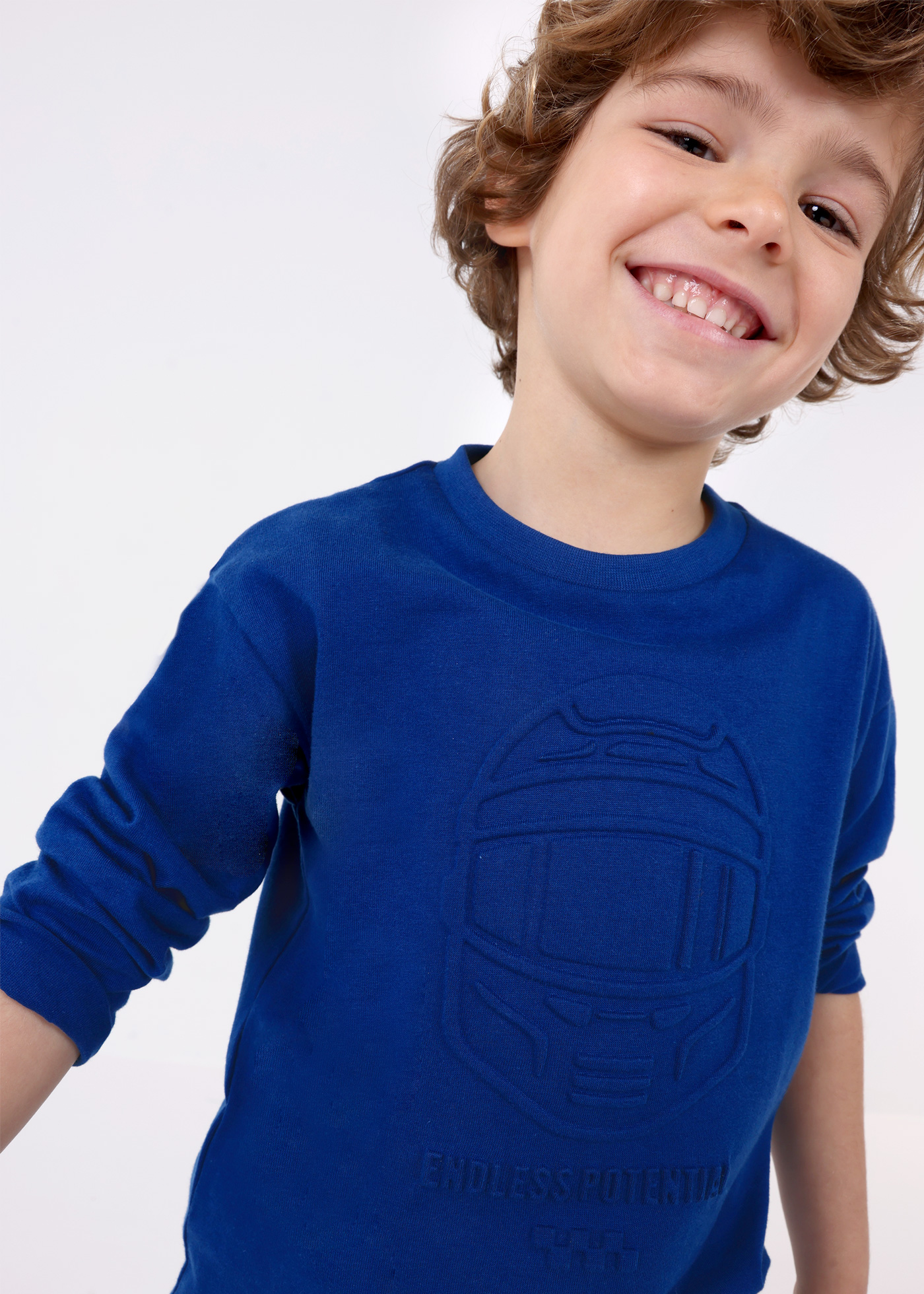 Camiseta Better Cotton com estampa em relevo para meninos