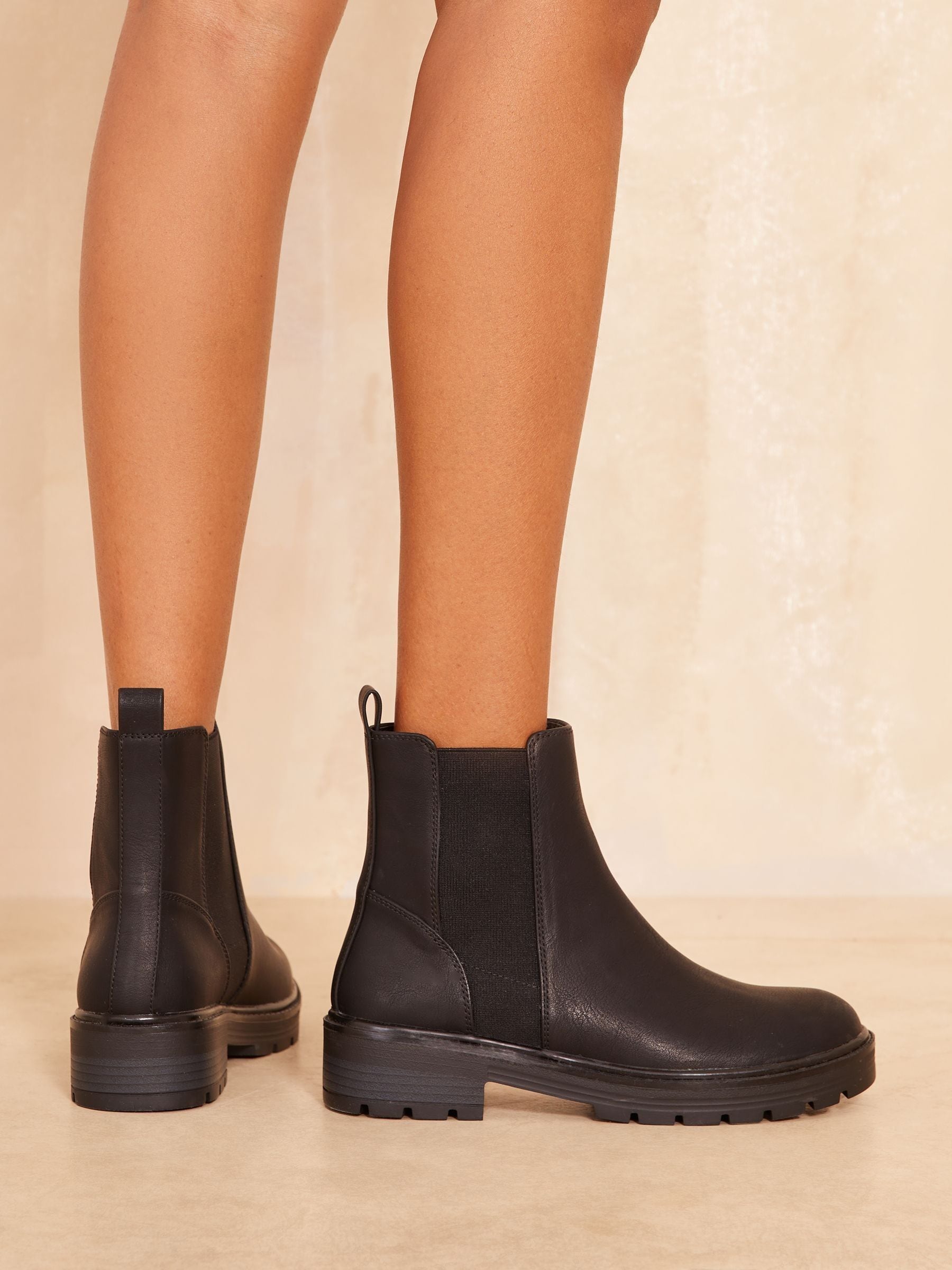 Friends Like These Platte, grove, casual Chelsea boots van imitatieleer