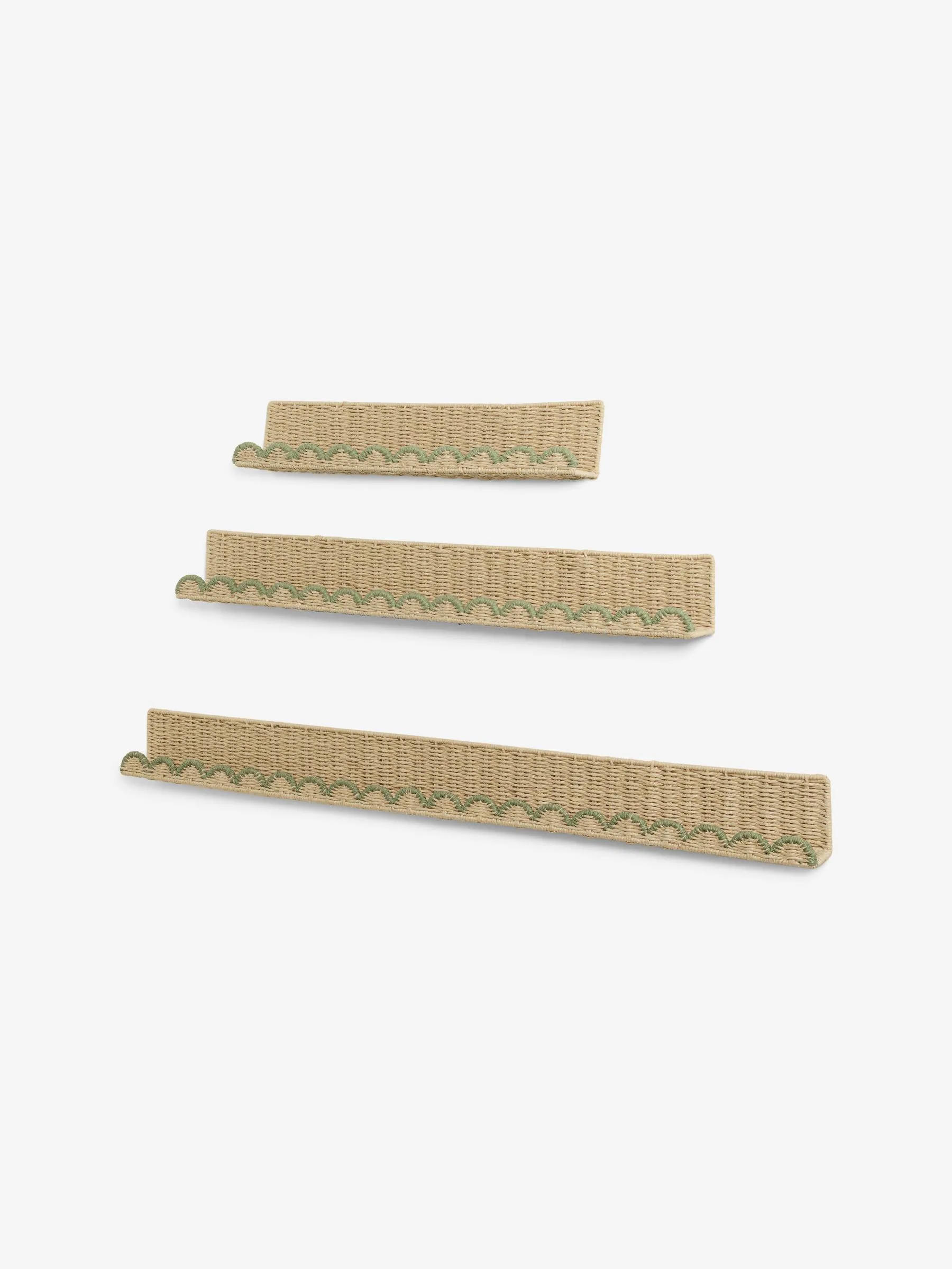 Woven Scallop Picture Shelf