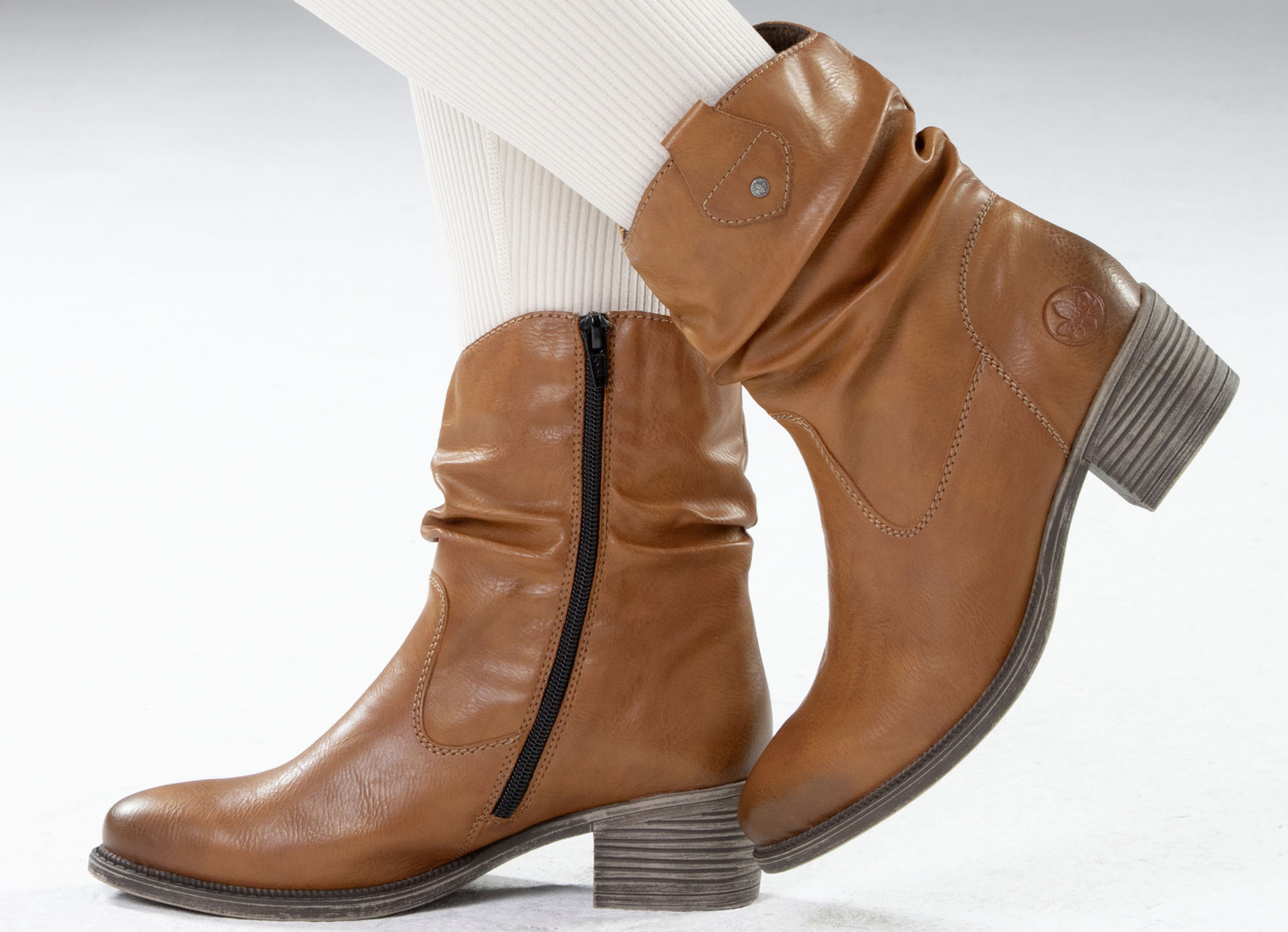 Rieker Western-Stiefelette aus weichem Synthetikmaterial mit Raffung