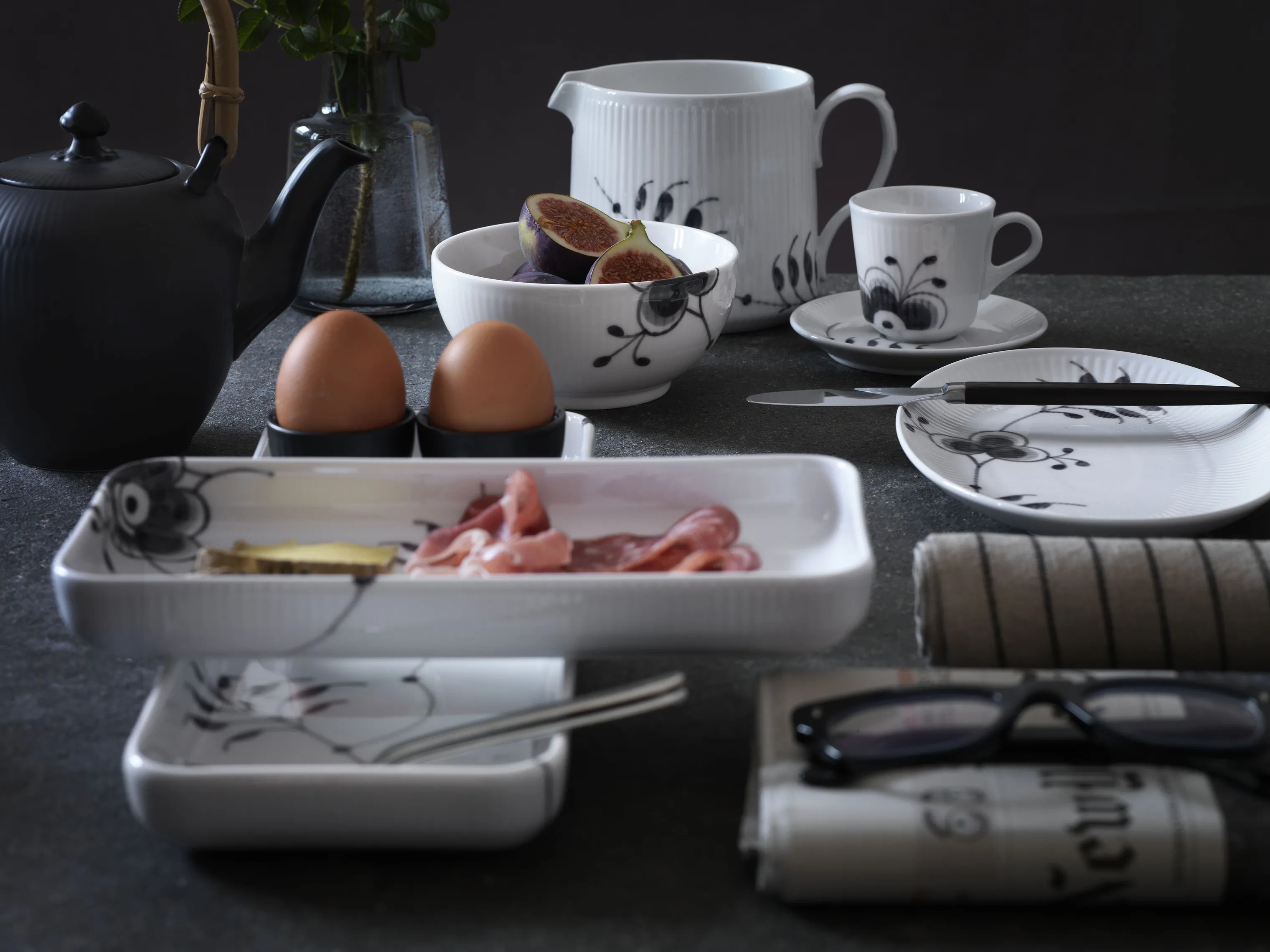 Royal Copenhagen Sort Mega Riflet Fad