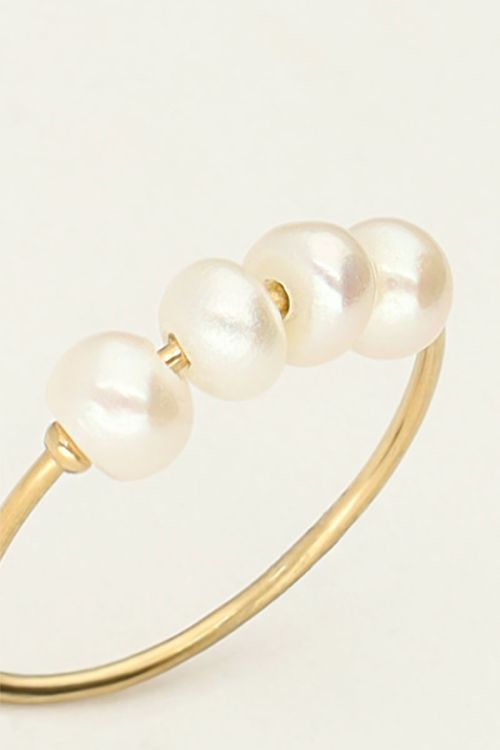 Ring met vier parels