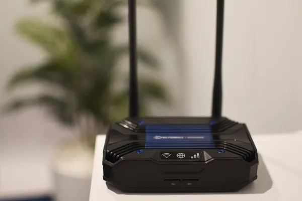 Teltonika TCR100 - Trådløs router - WWAN - Wi-Fi 5 - Dual Band - 3G, 4G - overflademonterbar
