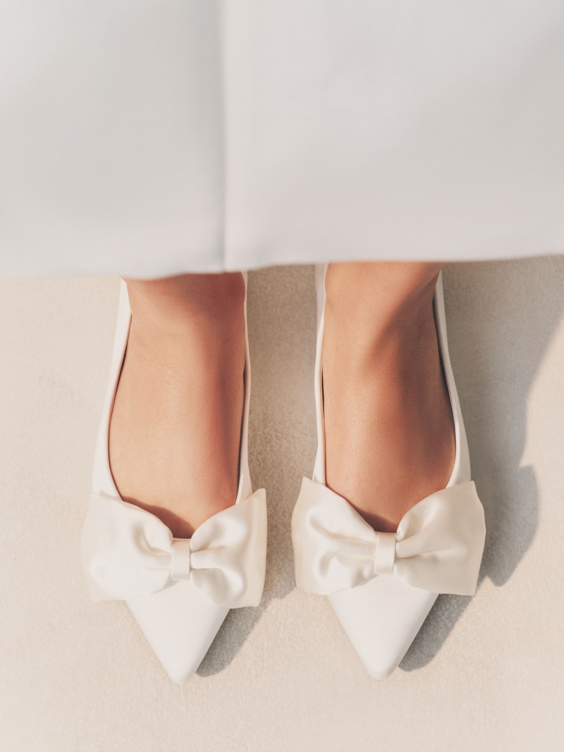 Ivoor - Forever Comfort® bruidsballerina's met strik en puntige neus