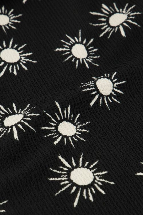 Zwarte crinkle wikkeljurk met zonnetjes print