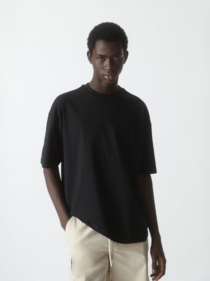 Camiseta básica oversized - Preta
