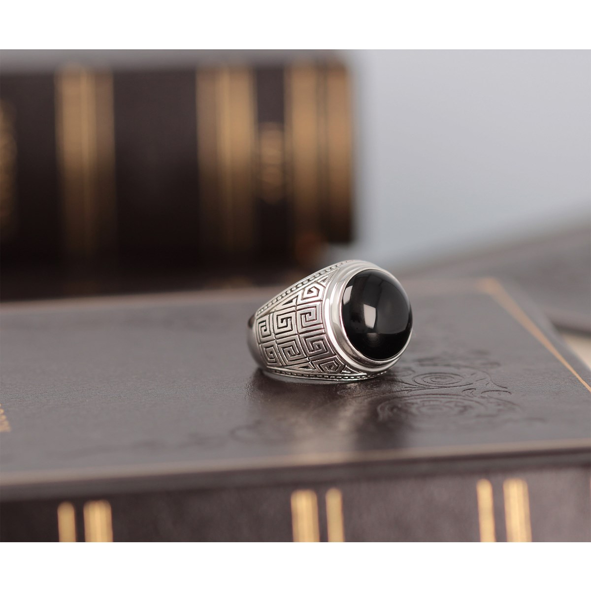 Bague en Argent Vieilli avec Onyx Noir - Cadeau Masculin Par Excellence | Aden
