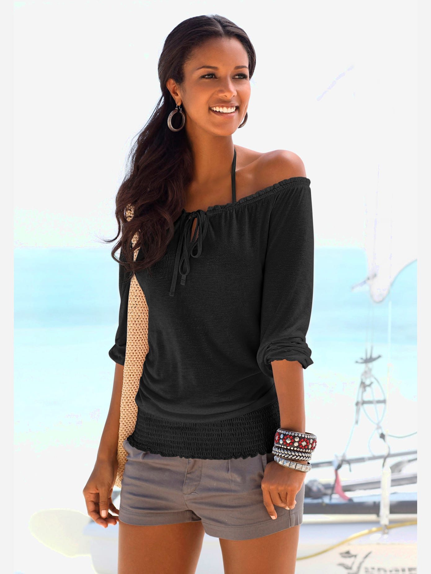 Se porte comme un t-shirt carmen ou sur les épaules