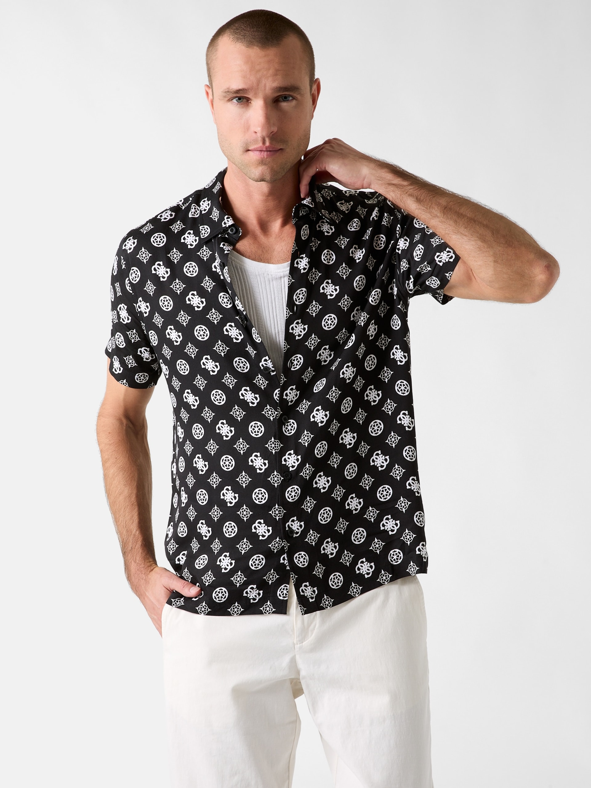 Camiseta Wayco com o logotipo da peônia