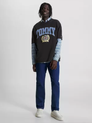 Camiseta oversized com logo da faculdade