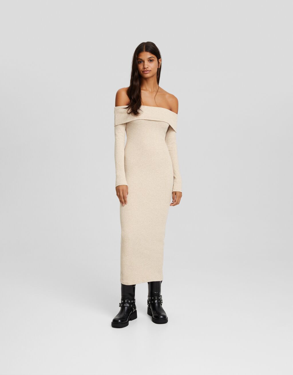 Vestido longo de tricô estilo bardot com mangas compridas