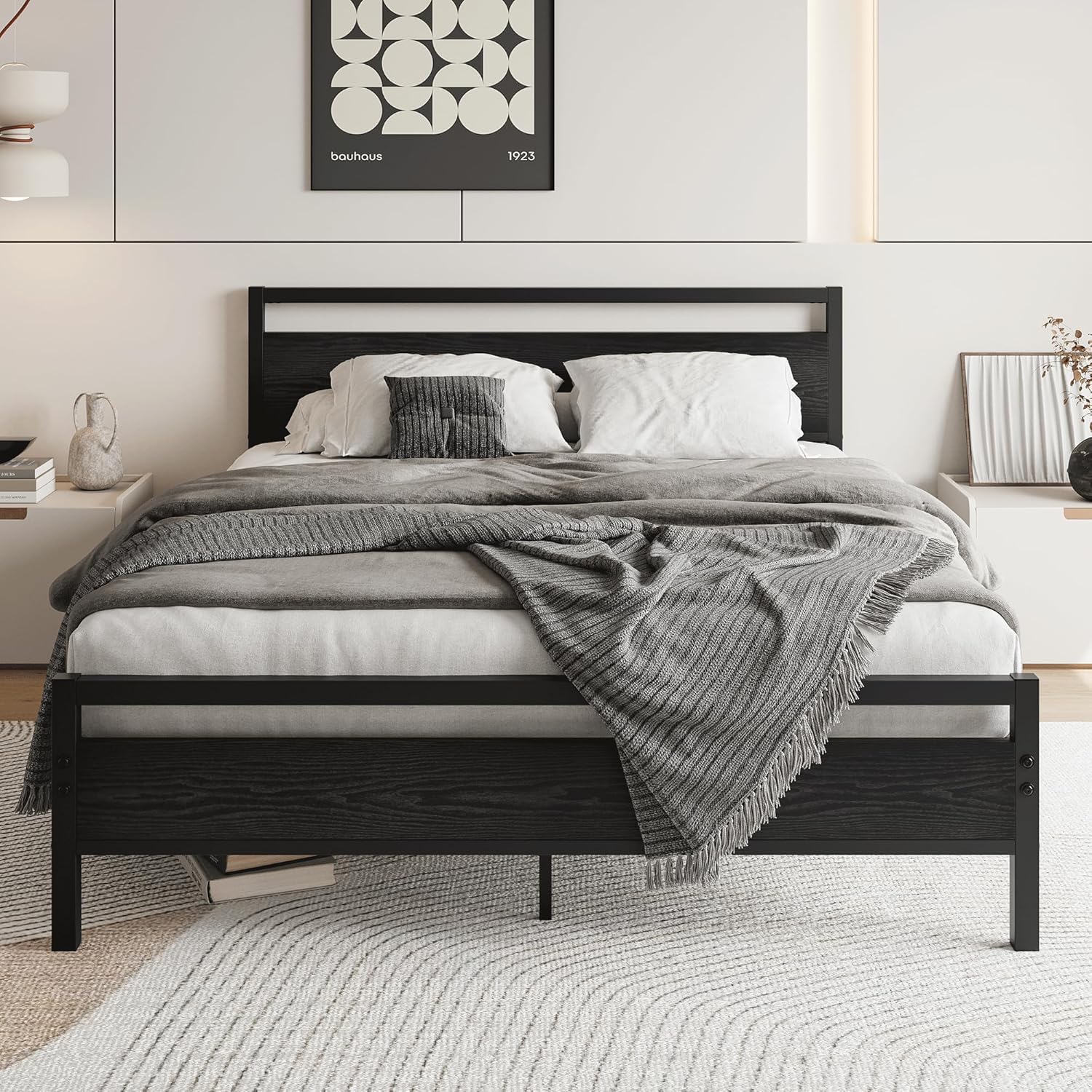 HOJINLINERO Kingsize-Bettgestell mit Kopfteil aus Holz, schwarzes Metallbettrahmen, Kingsize-Basis, solide Plattform-Metalllattenstütze und Stauraum unter dem Bett, Schlafzimmermöbel für Erwachsene,