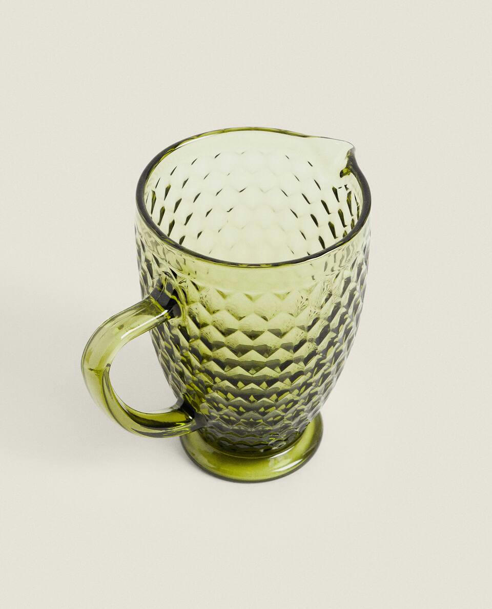 Jarra de vidro com design em relevo