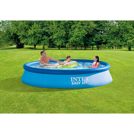 Pool med pumpe 5.600 liter