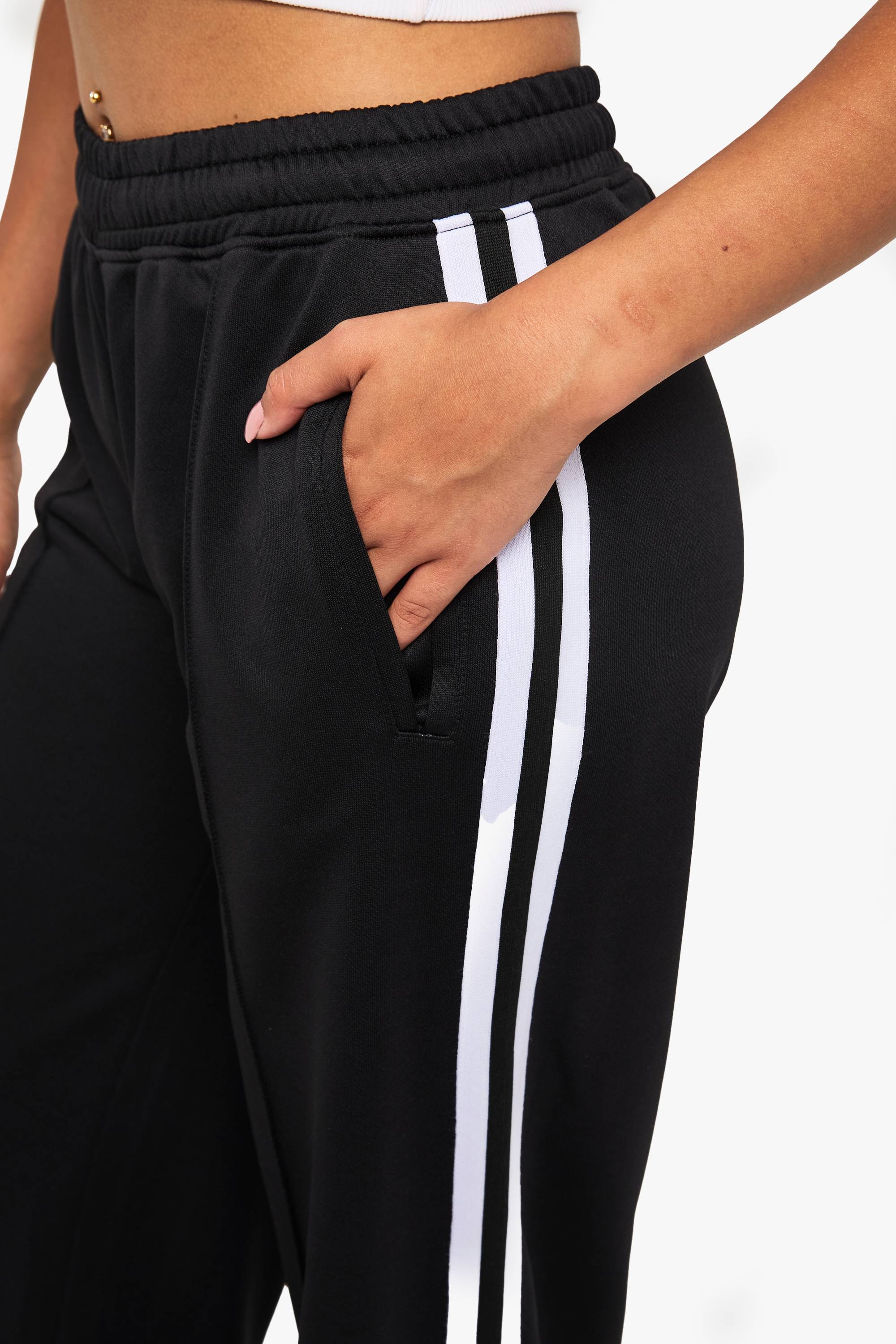boohoo Joggeur à jambes droites en tricot avec bande latérale rayée