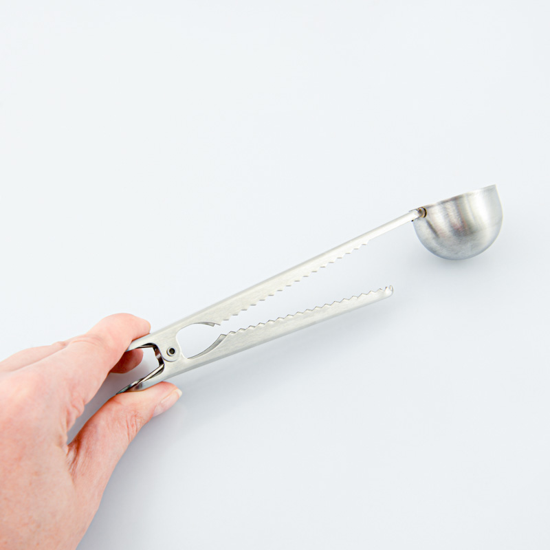 Cuillère doseuse pour café avec pince en inox