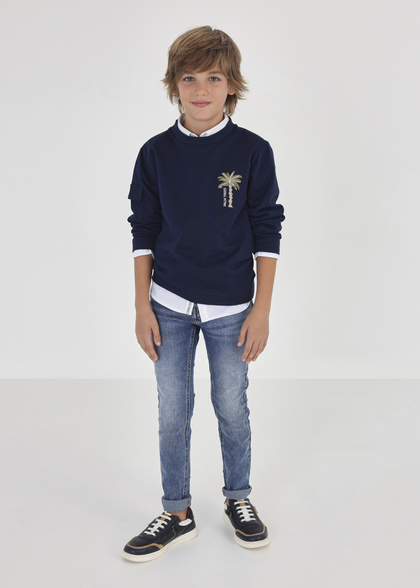 Calça jeans slim fit feita com algodão sustentável para meninos