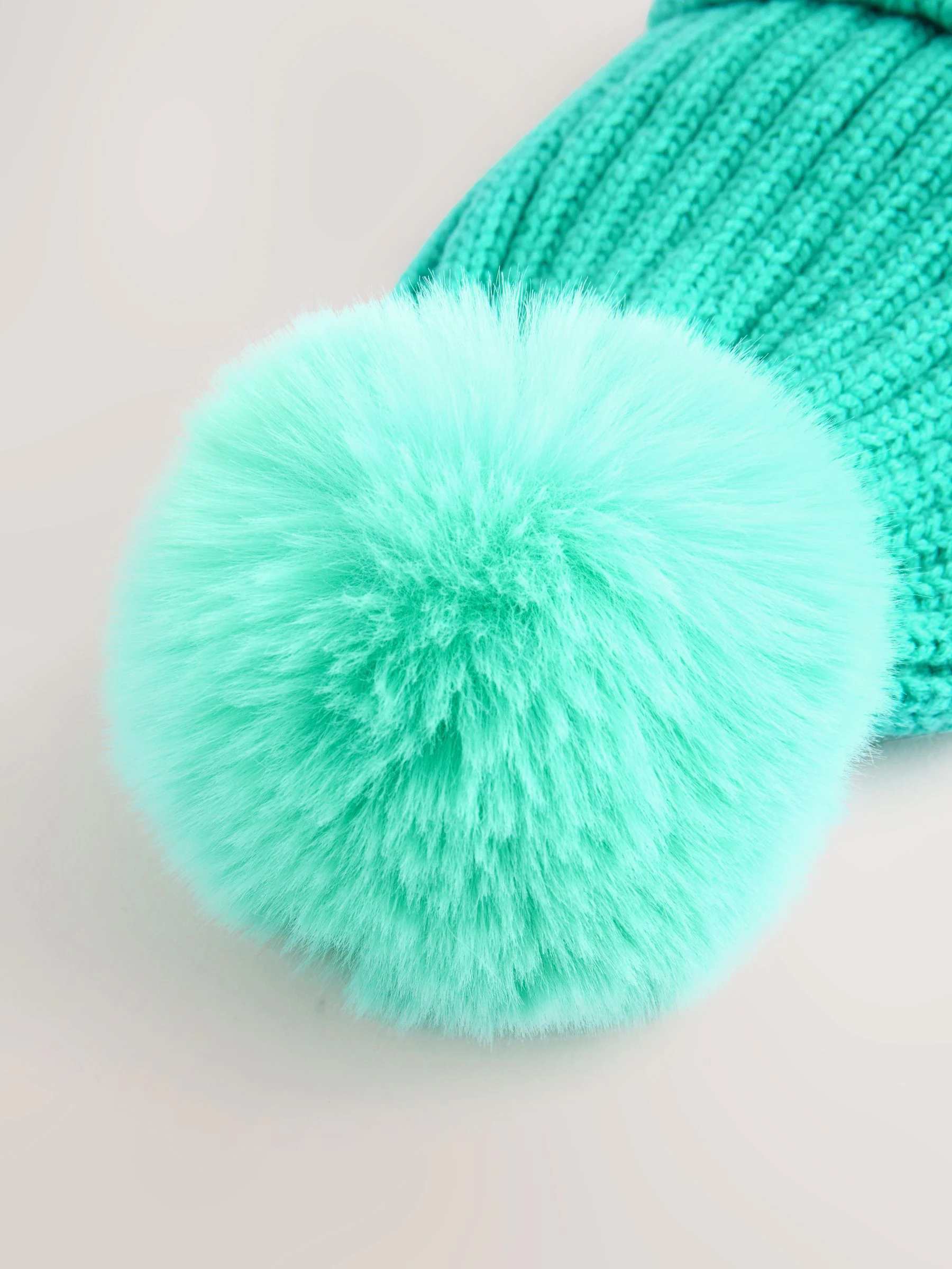 Turquoise/blauw - Geribbelde beanie-muts met pompon (3mnd -16jr)