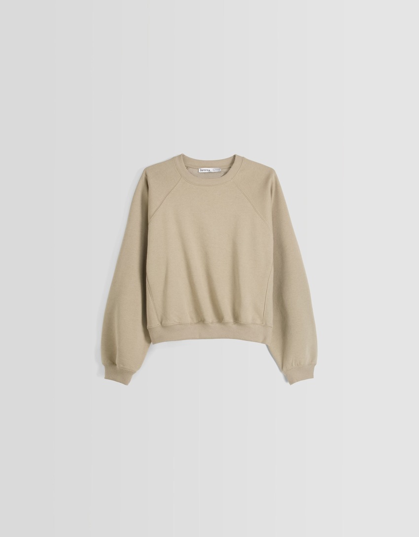 Moletom com mangas raglan