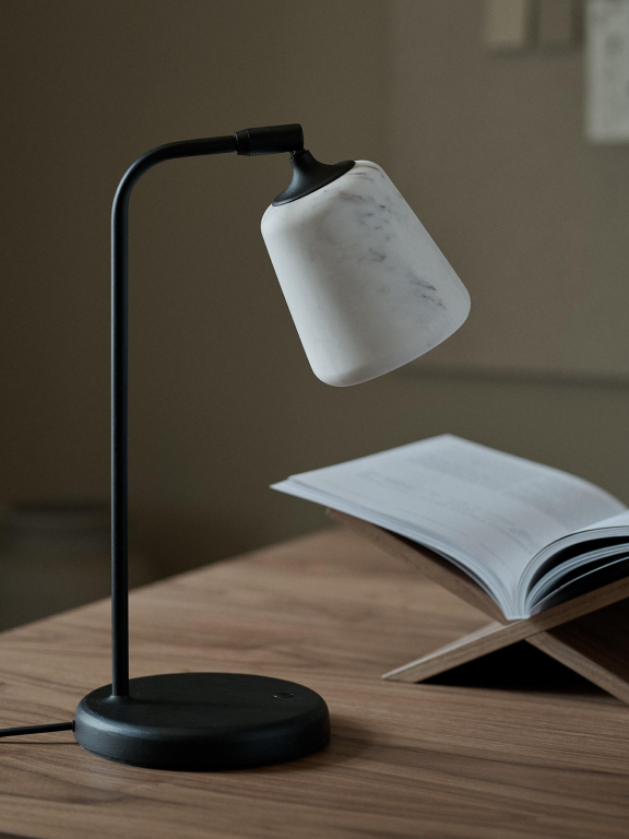 New Works Material bureaulamp gerookt eiken
